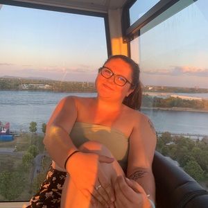 Meet your Posher, Elissa